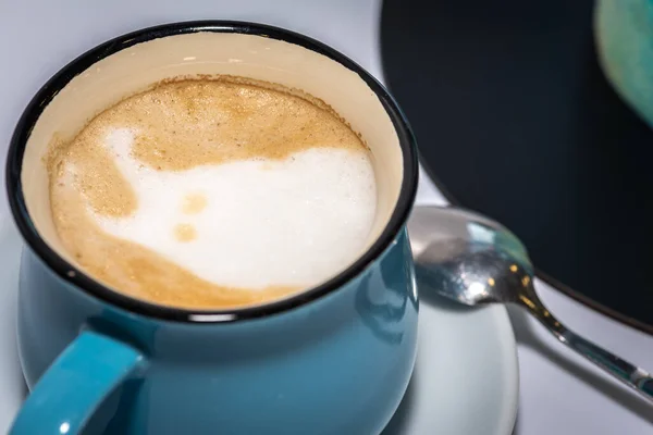 Ovanifrån Kopp Varmt Cappuccino Kaffe Ljus Vit Bakgrund Med Latte — Stockfoto