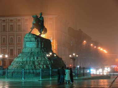Gece Bohdan Khmelnytsky anıtı, Kiev, Ukrayna
