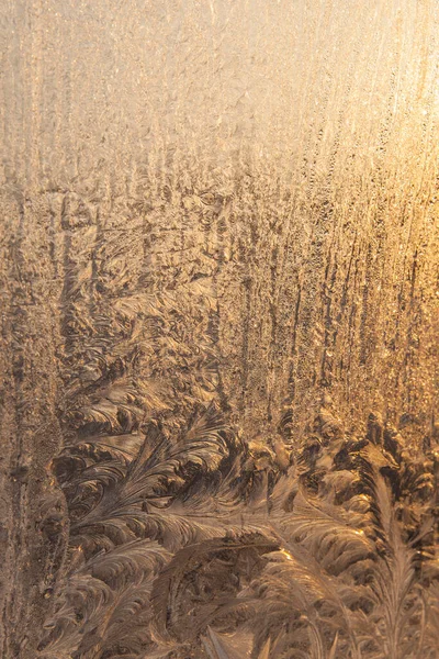 Güzel Yakın Çekim Kışlık Pencere Pane Kaplamalı Parlak Buz Kalıpları — Stok fotoğraf