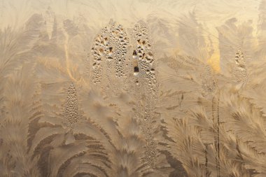 Güzel Yakın Çekim Kışlık Pencere Pane Kaplamalı Parlak Buz Kalıpları