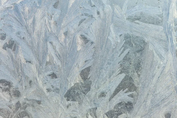 Vackra Närbild Vinterfönster Pane Belagd Skimrande Frost Mönster — Stockfoto