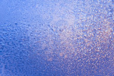 Güzel Yakın Çekim Kışlık Pencere Pane Kaplamalı Parlak Buz Kalıpları