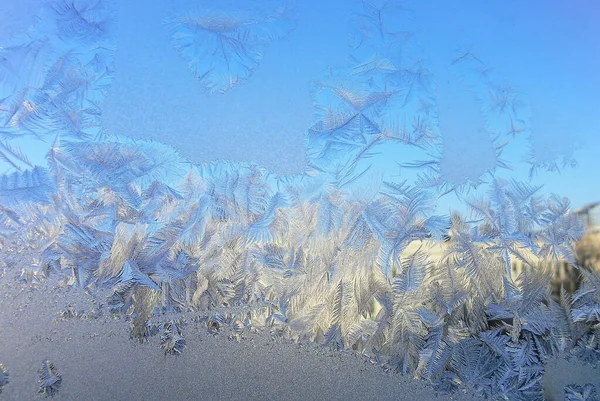 Hermoso Primer Plano Invierno Ventana Panel Recubierto Brillante Helada Patrones — Foto de Stock