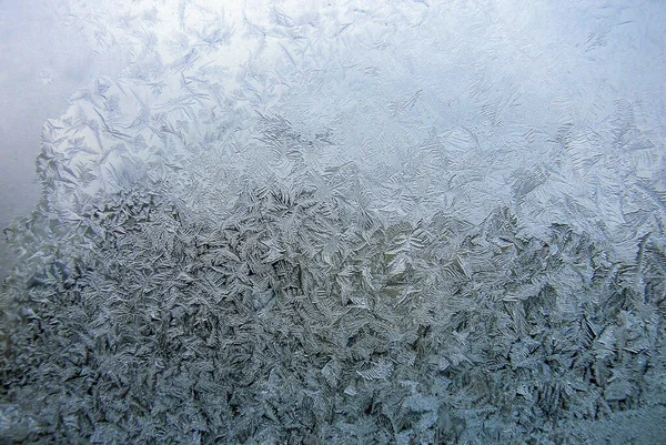 Güzel Yakın Çekim Kışlık Pencere Pane Kaplamalı Parlak Buz Kalıpları — Stok fotoğraf