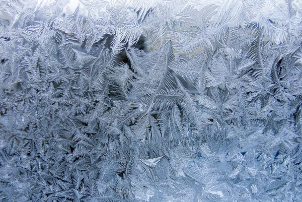 Güzel Yakın Çekim Kışlık Pencere Pane Kaplamalı Parlak Buz Kalıpları — Stok fotoğraf