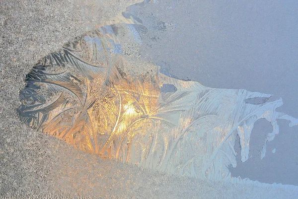 Gyönyörű Közelkép Téli Ablak Pane Bevont Fényes Jég Fagy Minták — Stock Fotó