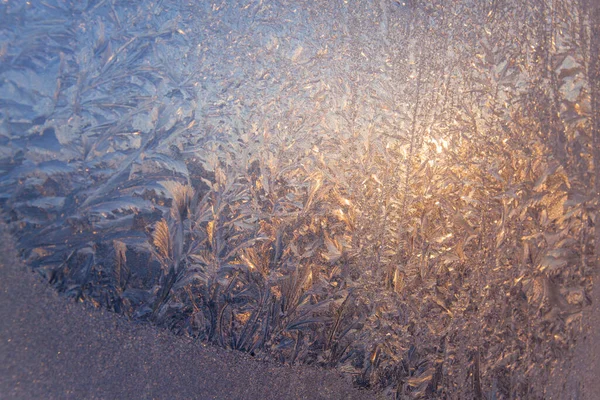 Schöne Nahaufnahme Winter Fensterscheibe Beschichtet Glänzend Eisig Frost Muster — Stockfoto