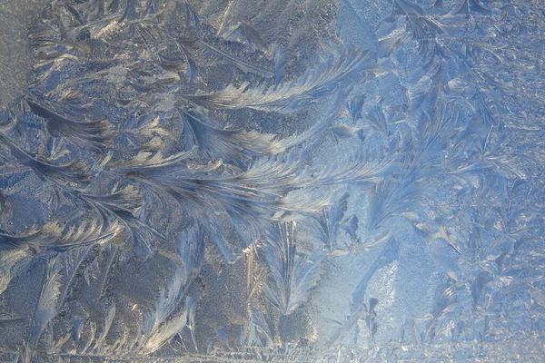 Vackra Närbild Vinterfönster Pane Belagd Skimrande Frost Mönster — Stockfoto