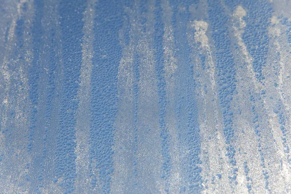 Piękne Zbliżenie Okno Zimowe Pane Pokryte Błyszczące Lodowe Wzory Mróz — Zdjęcie stockowe