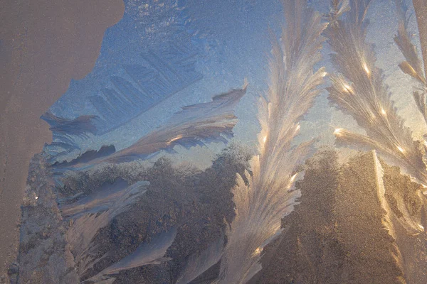 Красивый Крупным Планом Зимнее Окно Покрытием Блестящий Ледяной Лед Узоры — стоковое фото