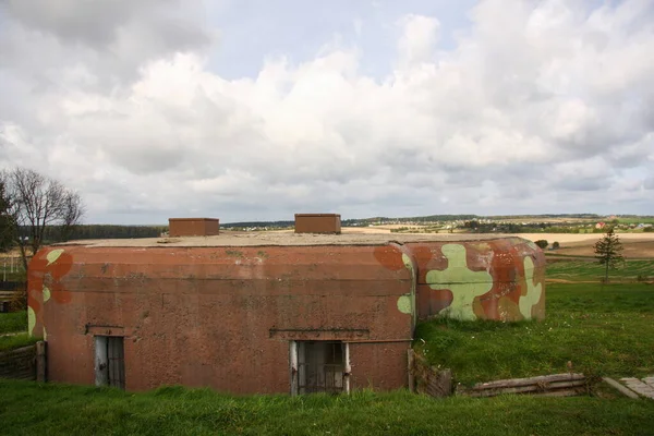 İkinci Dünya Savaşı sırasında makineli tüfek sığınağı. Stalin Hattı 'nın Minsk' teki sergisi. Beyaz Rusya