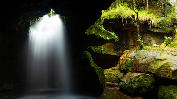 Unique Natural Waterfall Shower Garden Caves Laitmawsiang Village Meghalaya India — Stock Photo, Image