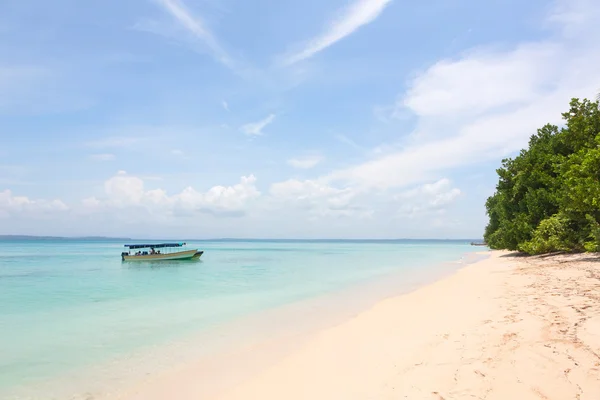 Boot am Strand, panama — Stockfoto