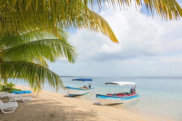 Tekneler sahilde, Panama