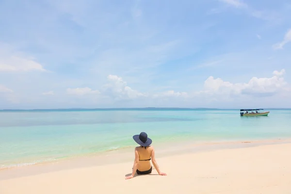 Mladá dívka na pláži Panama — Stock fotografie