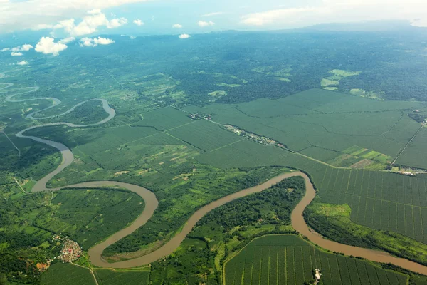 Schlängelnder Fluss aus der Luft — Stockfoto