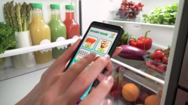 Smartphone Uygulaması Kullanılarak Çevrimiçi Vejetaryen Sağlıklı Yemek Siparişi.