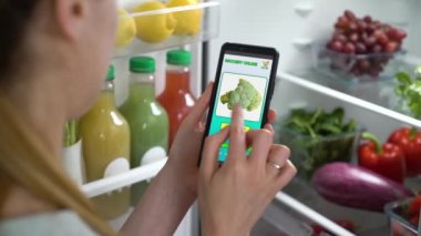 Smartphone Uygulaması Kullanılarak Çevrimiçi Vejetaryen Sağlıklı Yemek Siparişi.