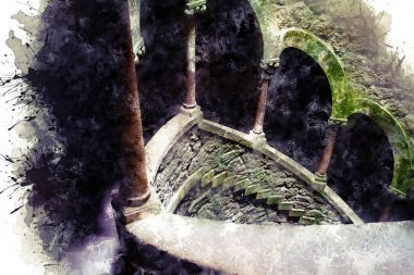 İçinde pencereler ve merdivenler olan bir kulenin güzel bir görüntüsü..