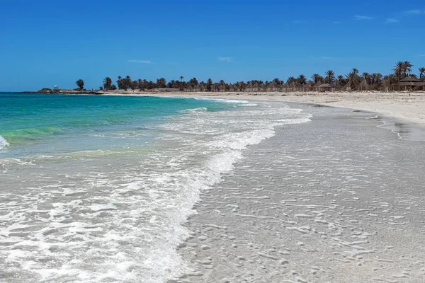 Zeegezicht Prachtig Uitzicht Lagune Kust Het Witte Zandstrand Blauwe Zee — Stockfoto