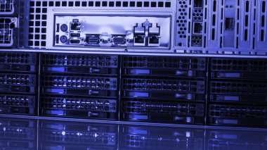 sabit diskler veri merkezi.