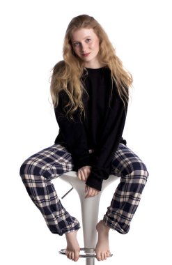 Rahat sarışın kadın.