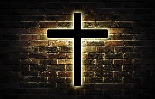Crucifixo de madeira pendurado em uma parede de tijolo . — Fotografia de Stock