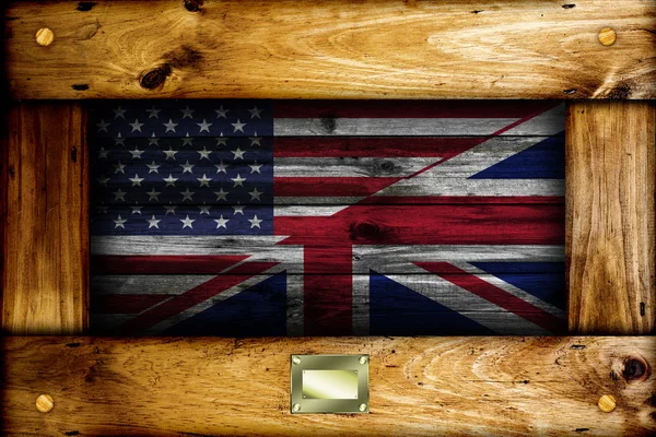 Flags of USA and United Kingdom over a Wooden Background. — Stock Photo, Image