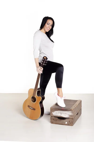 Young female busker. — Stock Photo, Image