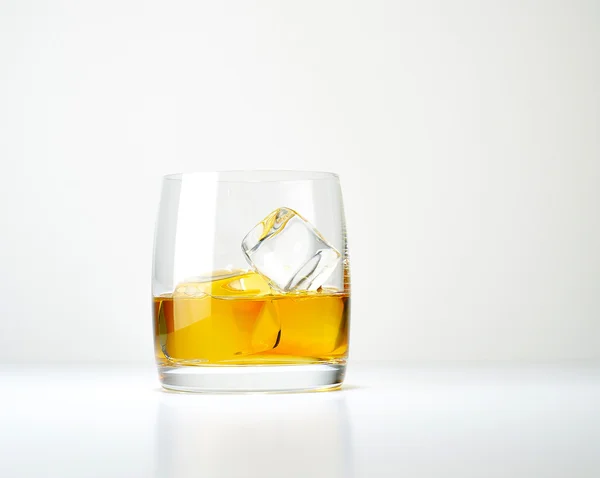 Uw koude whisky of feest — Stockfoto