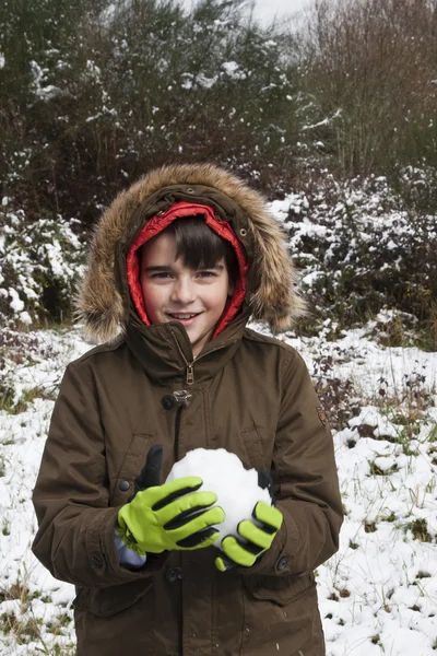 Barn utomhus i vinter — Stockfoto