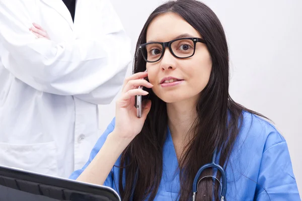 Arzt arbeitet, Geschäft — Stockfoto