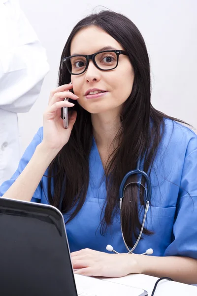 Arzt arbeitet, Geschäft — Stockfoto