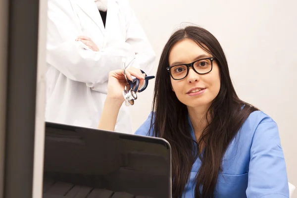 Biuro pracy lekarza — Zdjęcie stockowe