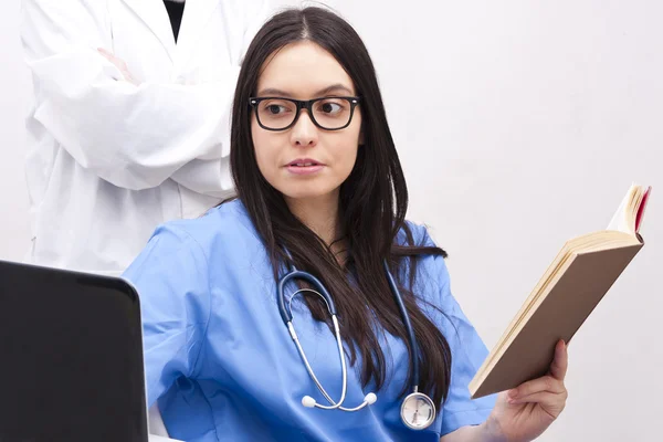 Médico escritório de trabalho — Fotografia de Stock