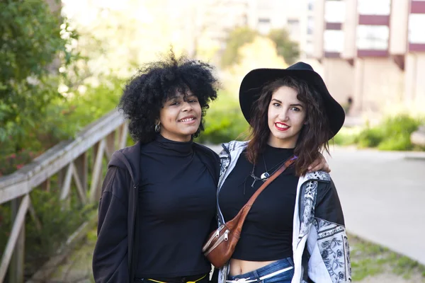 Friends  girls outdoors — Stock Photo, Image