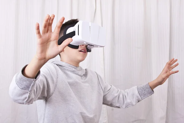 虚拟现实的孩子 — 图库照片