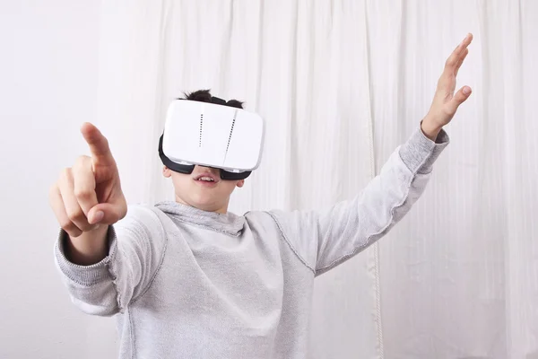 Virtual reality child — Stock Photo, Image
