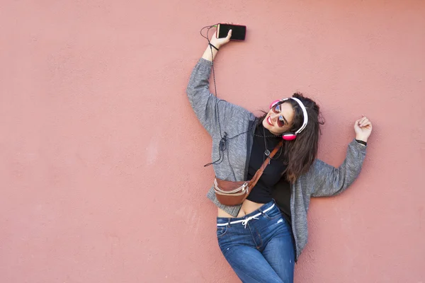 Chica bailando al aire libre — Foto de Stock