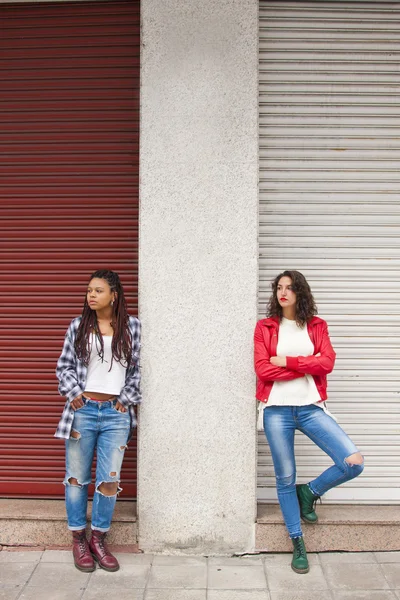 Meninas de moda urbana — Fotografia de Stock