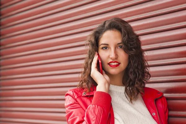 Frau mit Handy — Stockfoto