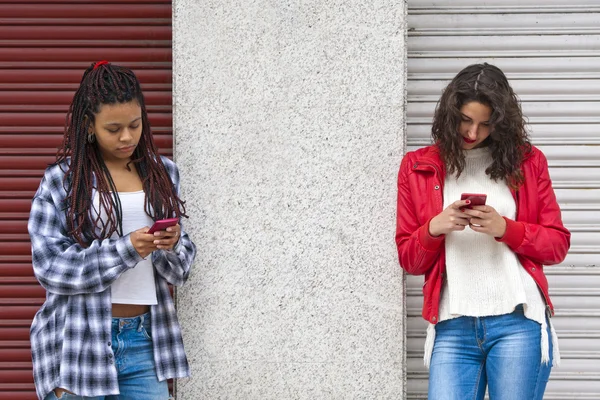 Girls with mobile — Stock Photo, Image