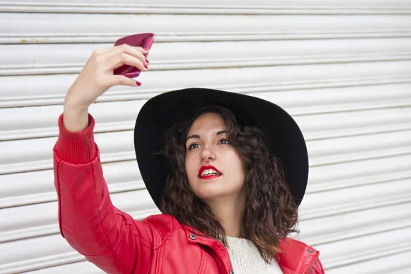 Selfie dívka venkovní — Stock fotografie