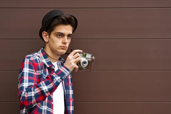 Menino com câmera — Fotografia de Stock