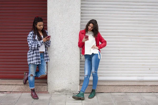 Mujer con teléfono — Foto de Stock