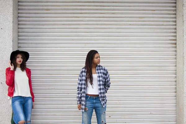 Amigos en la calle — Foto de Stock