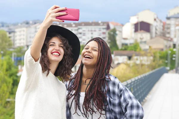 Selfie met mobile — Stockfoto
