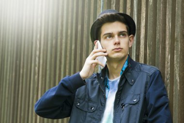 adam ile hareket eden