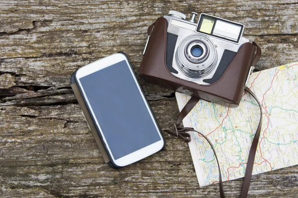 Мобильная камера и карта — стоковое фото
