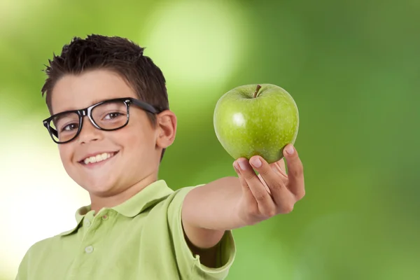 Kind met apple — Stockfoto
